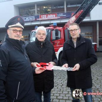Übergabe der Drehleiter an die Feuerwehr Parchim