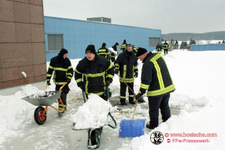 FFw Parchim - Einsatzbilder - Schneelast von Dach räumen