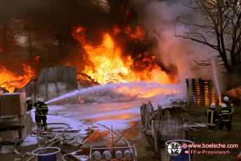 Einsatzfoto Brand Kohlenanzünderwerk 2012