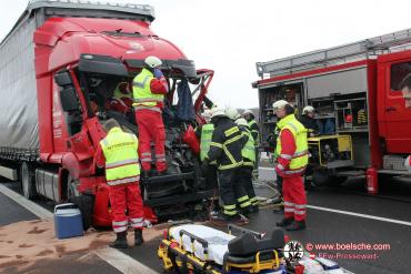 Einsatzfoto Lkw-Unfall auf A 24 - Februar 2013
