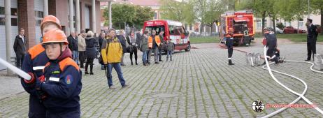 Übergabe eines Jugendmobils für die Jugendfeuerwehr Parchim